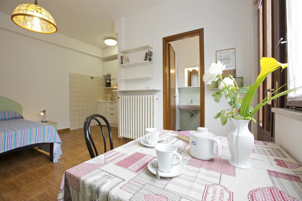 Appartamento Casa Augusta Maccagno Esterno foto
